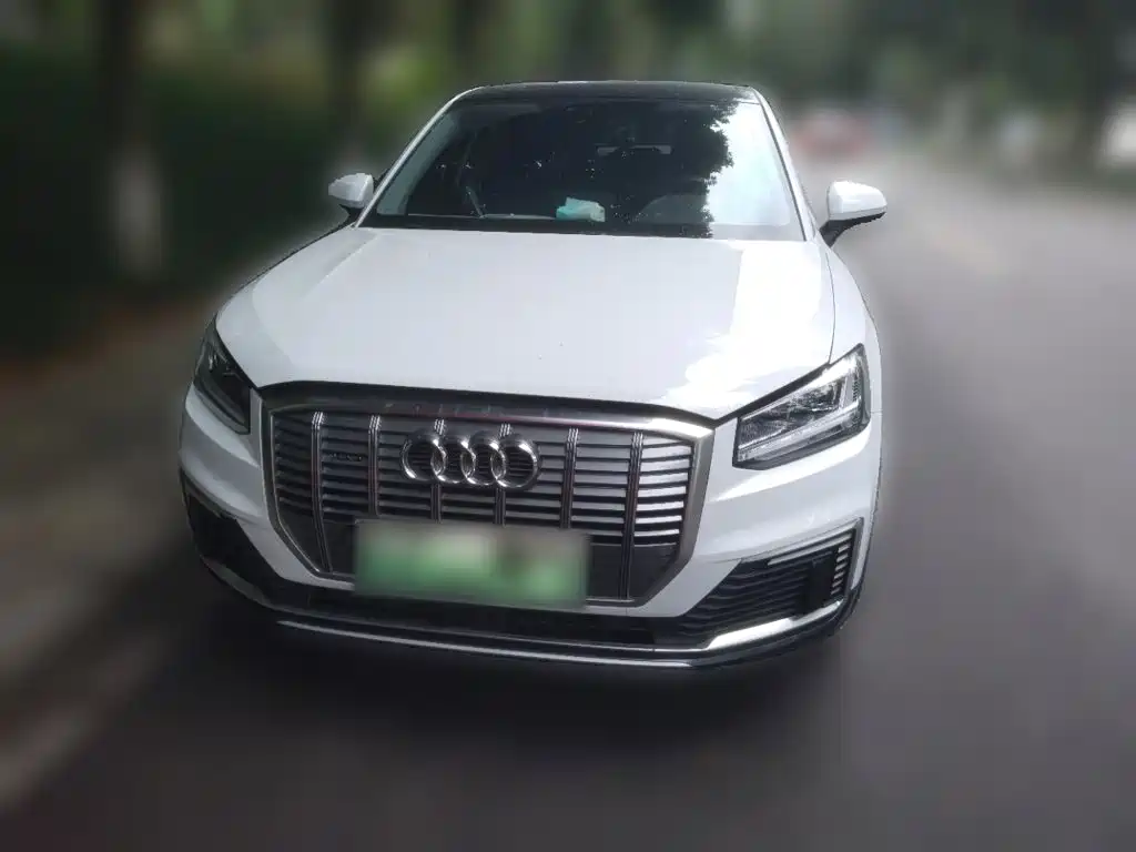 Audi Q2L e-tron — миниатюра 2