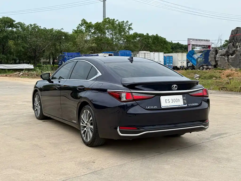 Lexus ES — миниатюра 8