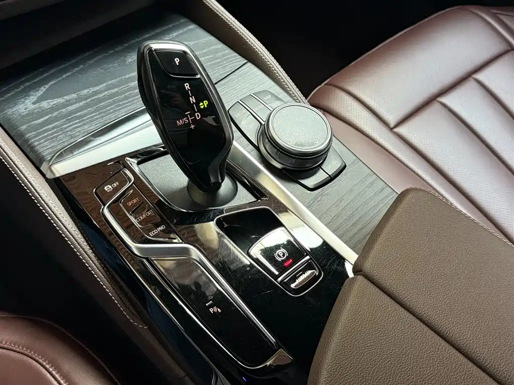 BMW 5 Series — миниатюра 3