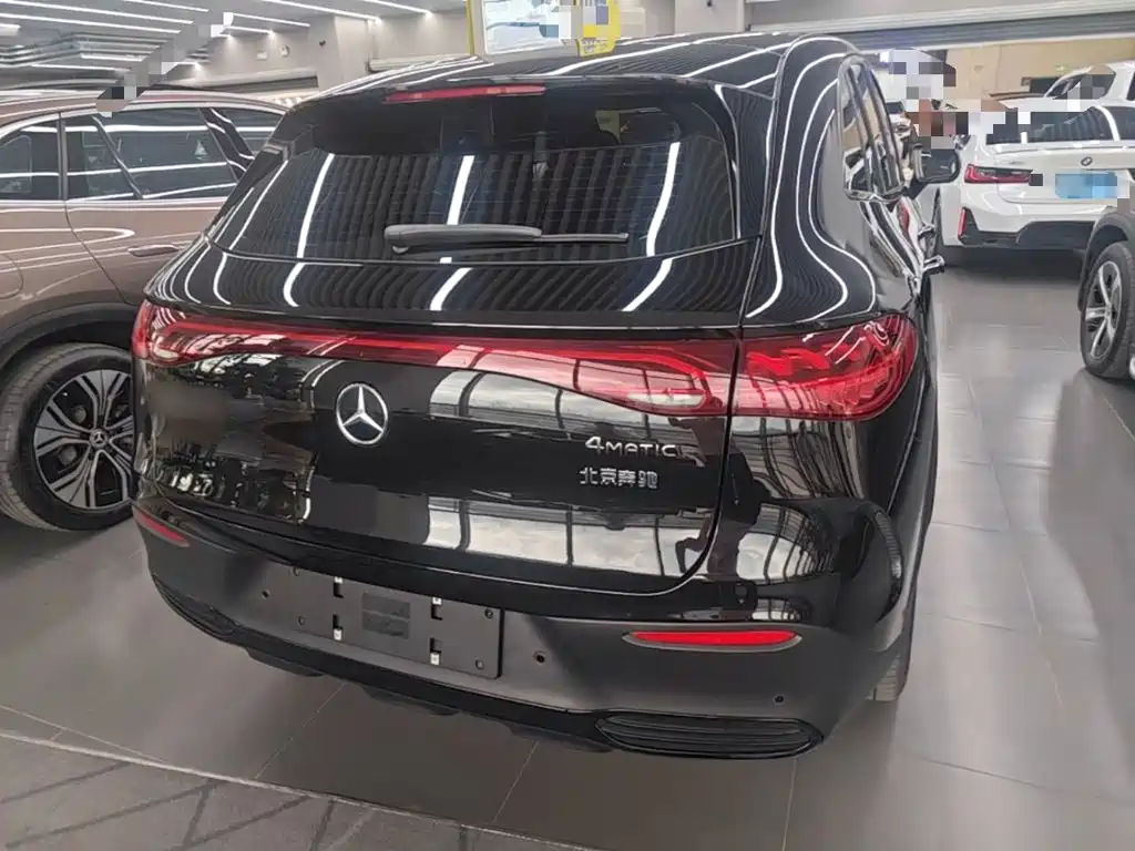Mercedes-Benz EQE SUV — миниатюра 6