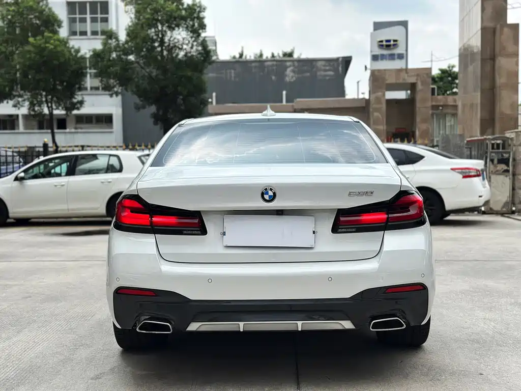 BMW 5 Series — миниатюра 5