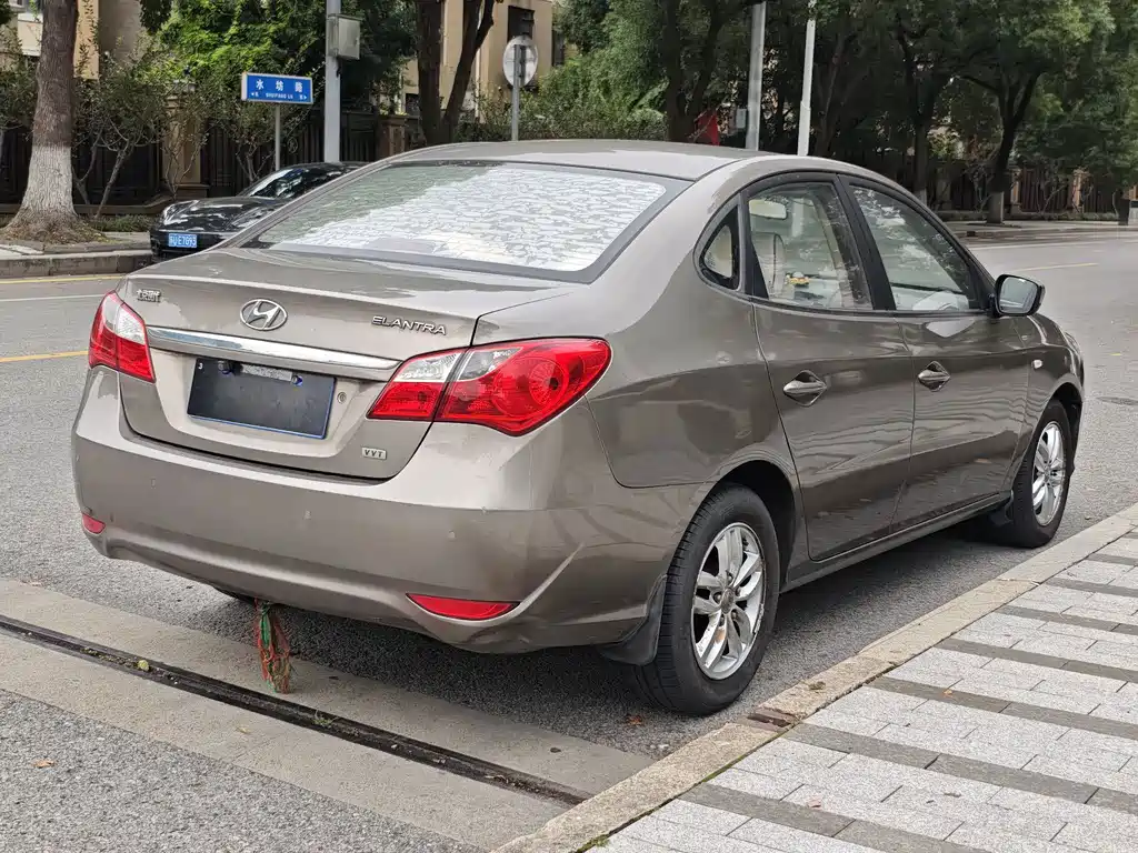 Hyundai Elantra — миниатюра 7