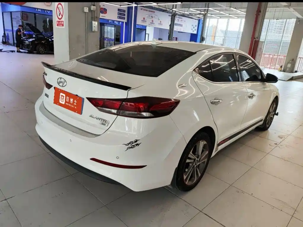 Hyundai Elantra — миниатюра 3