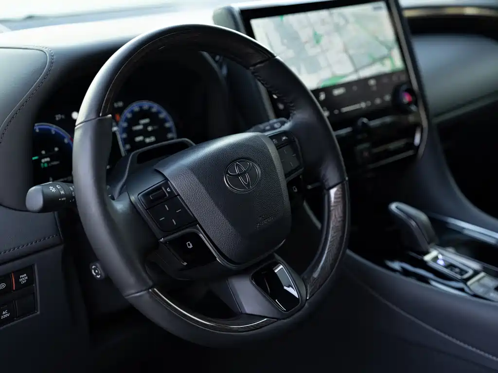 Toyota Alphard — миниатюра 4