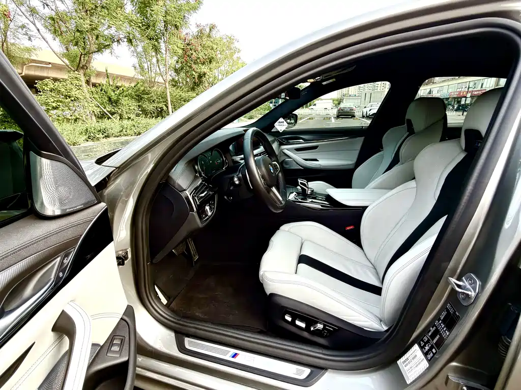 BMW M5 — миниатюра 9