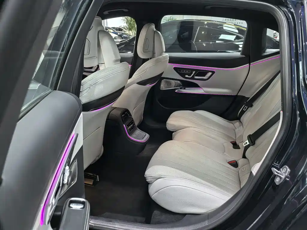 Mercedes-Benz E-Class — миниатюра 8