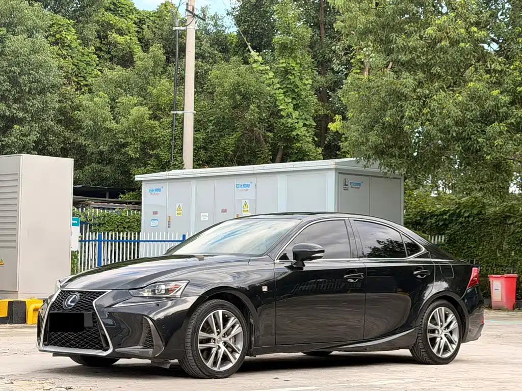 Lexus IS