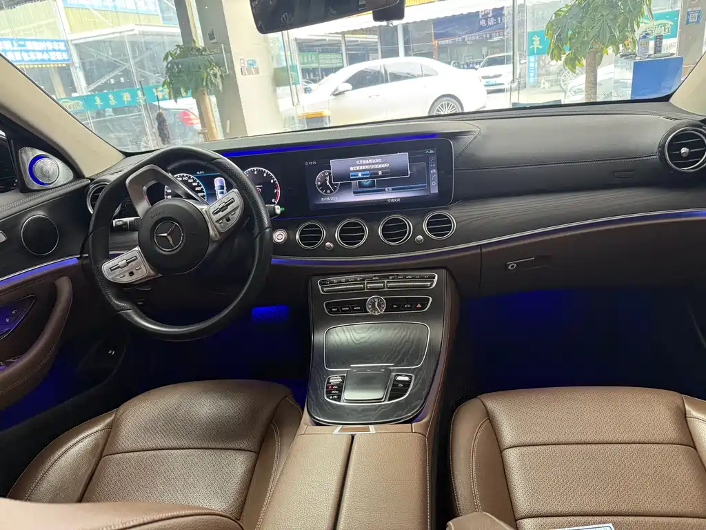 MERCEDES-BENZ E CLASS