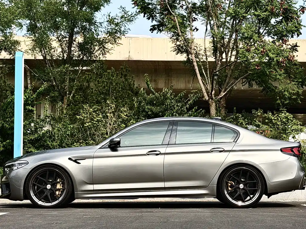 BMW M5 — миниатюра 3