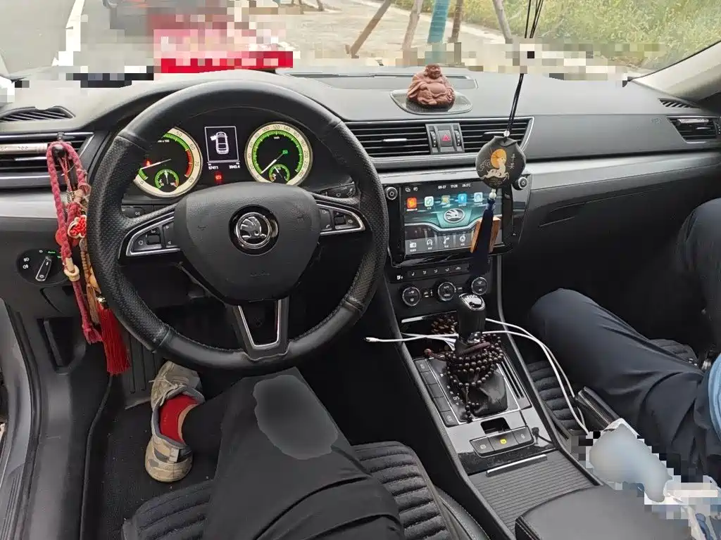 Skoda Superb — миниатюра 5