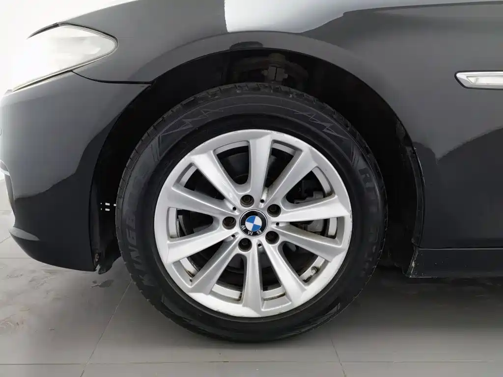 BMW 5 Series — миниатюра 17