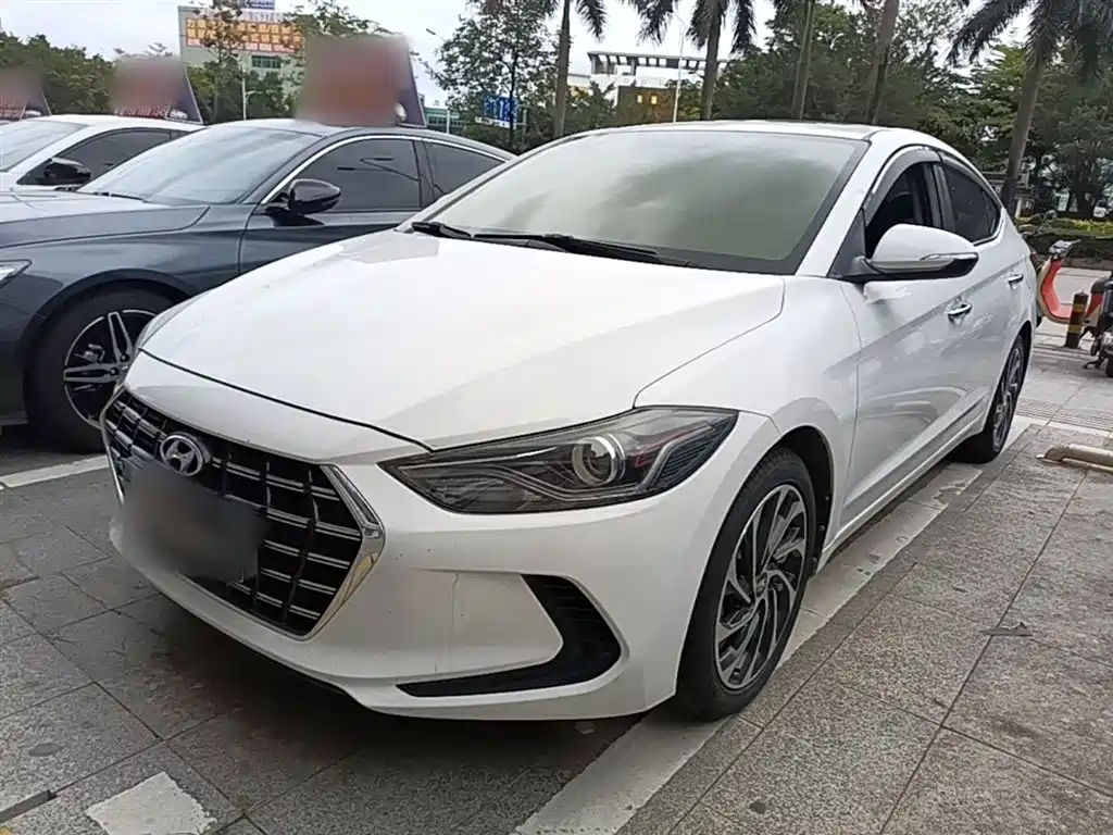 Купить Hyundai Elantra