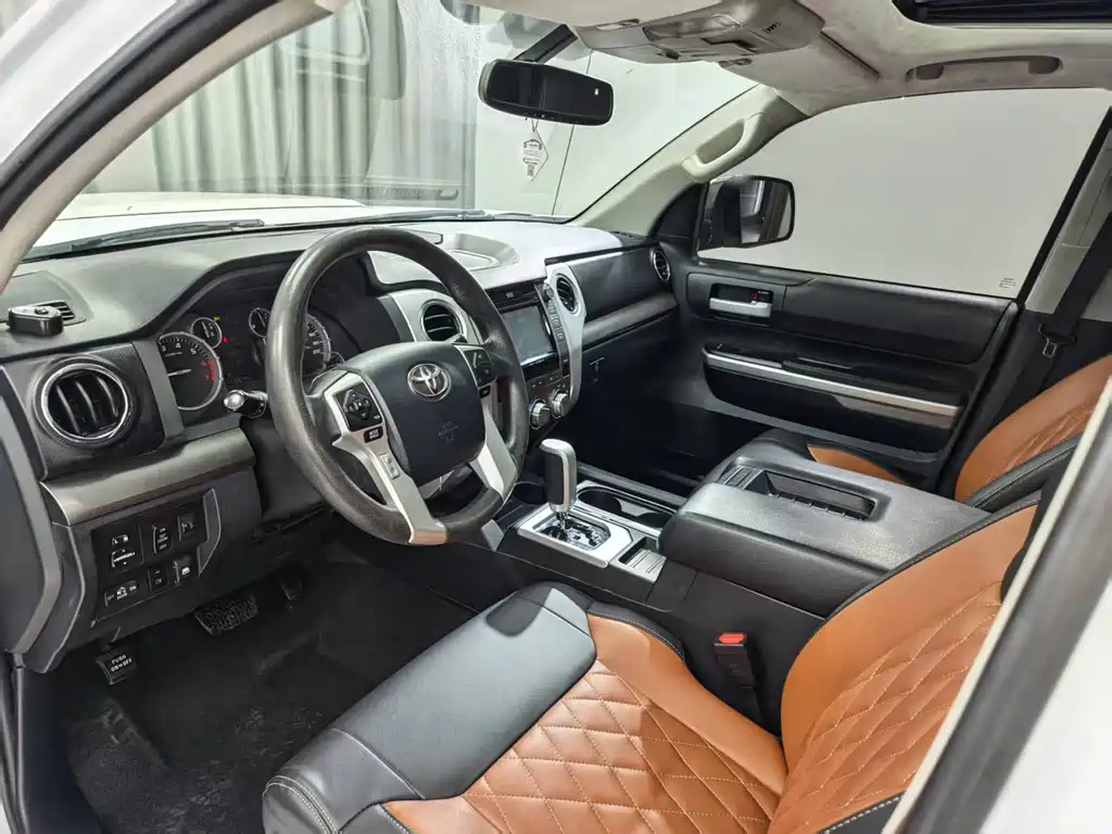 Toyota Tundra 2015 5.7L AT