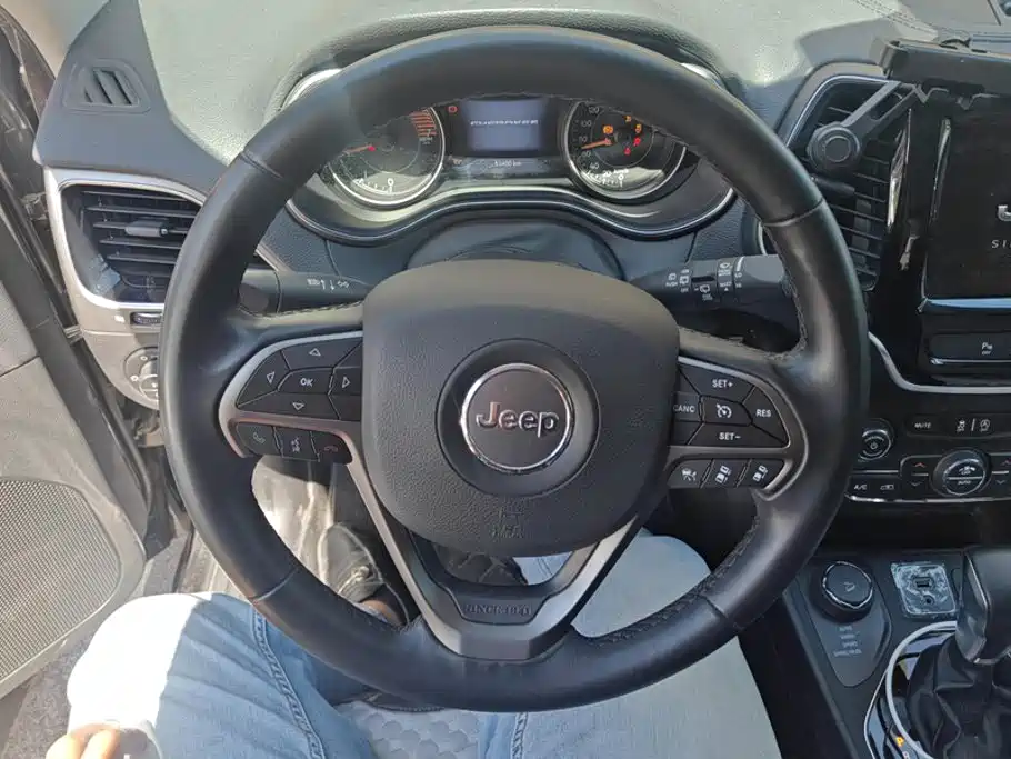 Jeep Cherokee — миниатюра 15