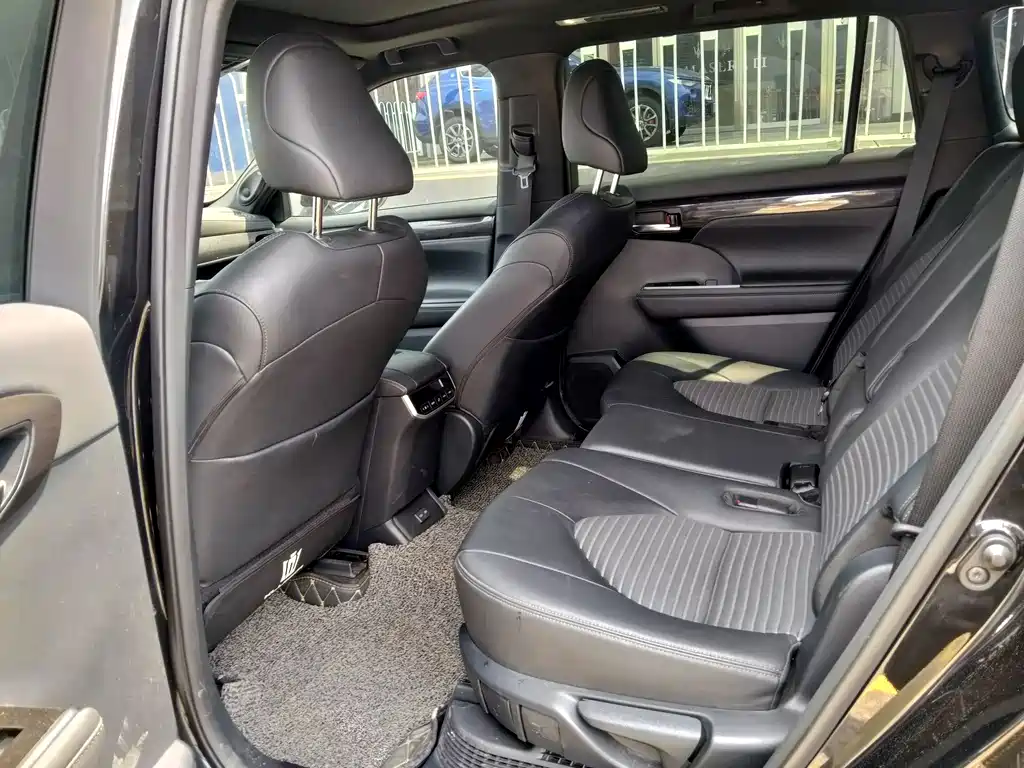Toyota Crown Kluger — миниатюра 13