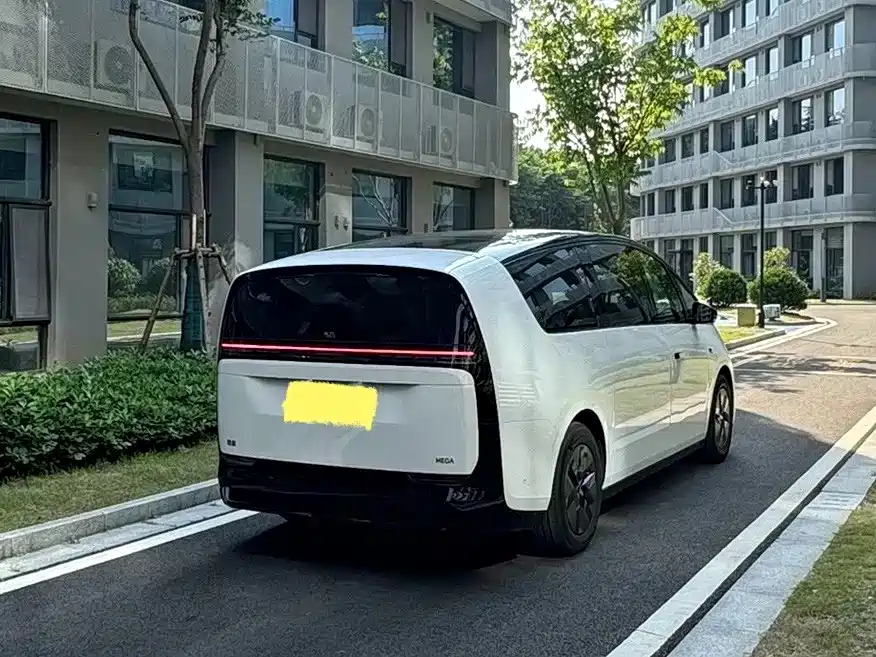 Li Auto Li MEGA — миниатюра 3