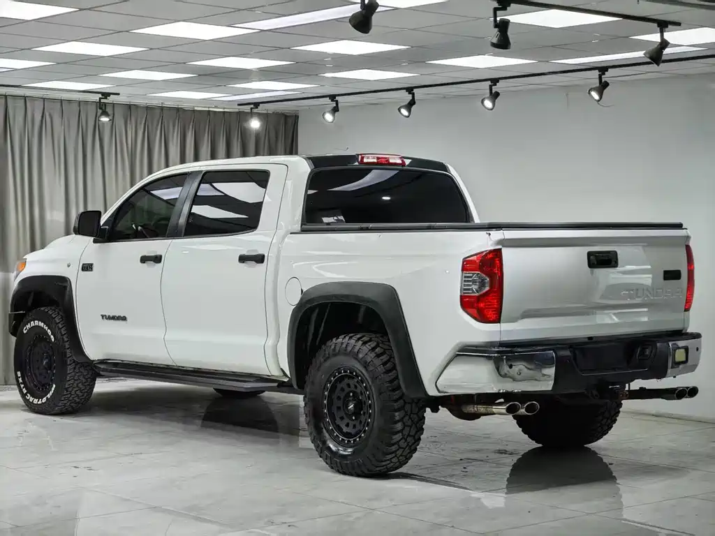 Toyota Tundra 2015 5.7L AT