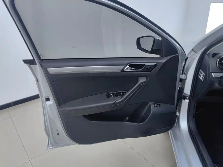 Volkswagen Jetta — миниатюра 7