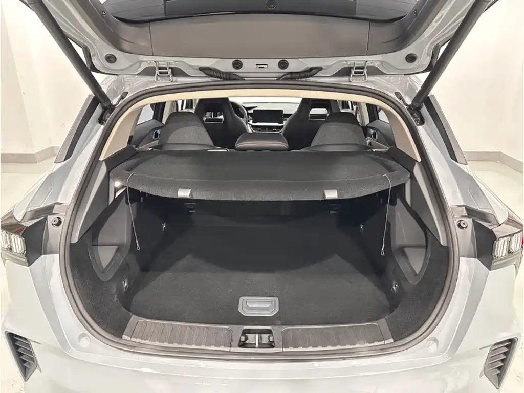 Lynk & Co 06 EM-P 2022 PHEV 84KM Pro