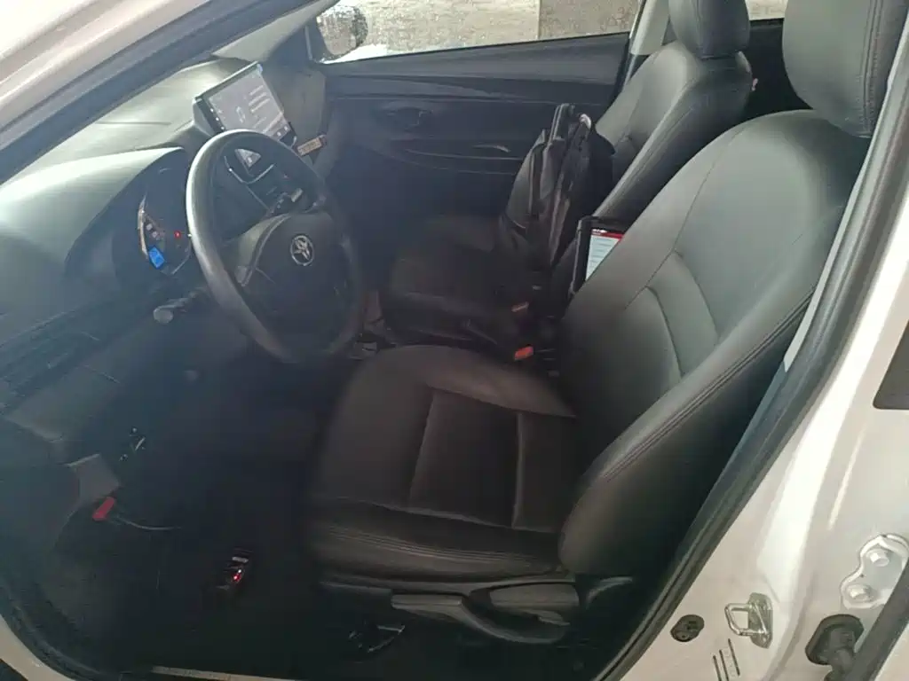 Toyota Yaris L — миниатюра 15
