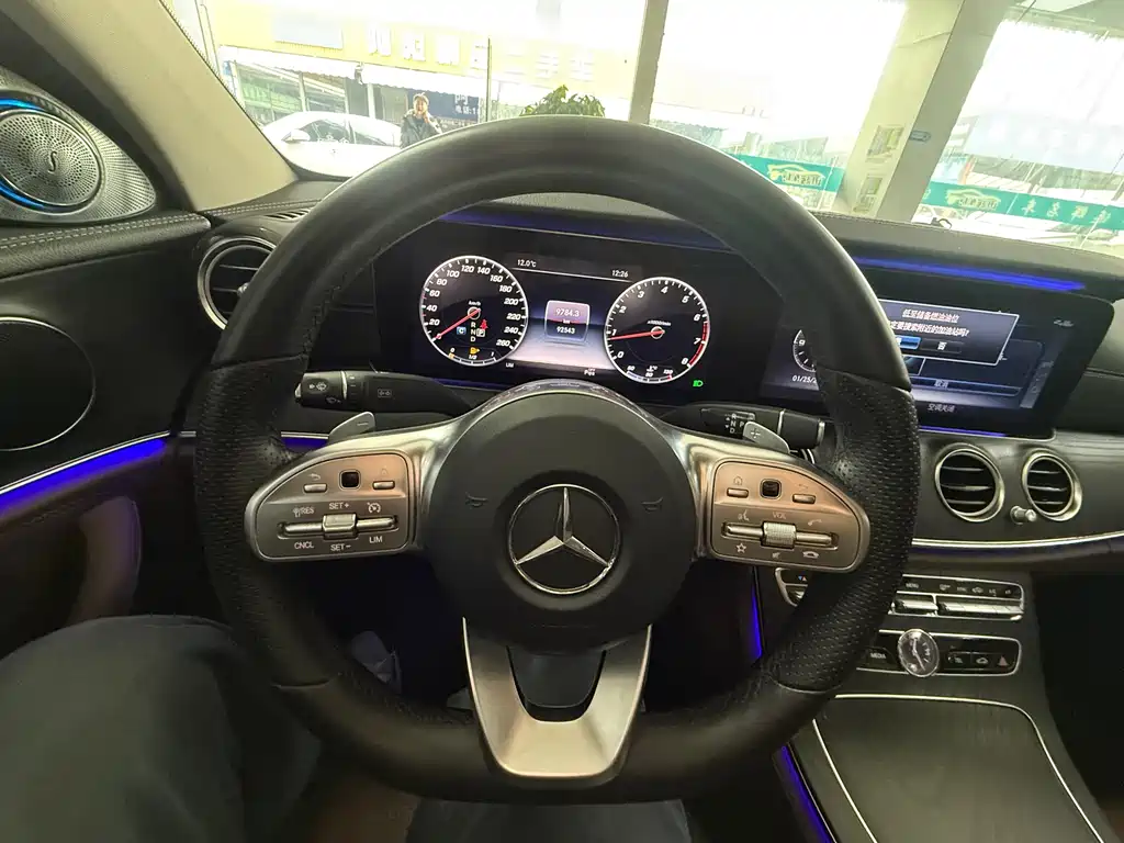 MERCEDES-BENZ E CLASS