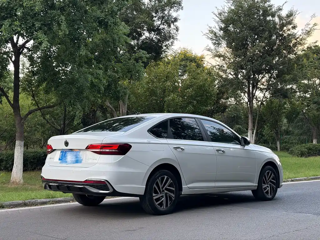 Volkswagen Lavida — миниатюра 3
