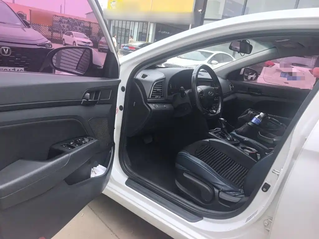 Hyundai Elantra — миниатюра 14