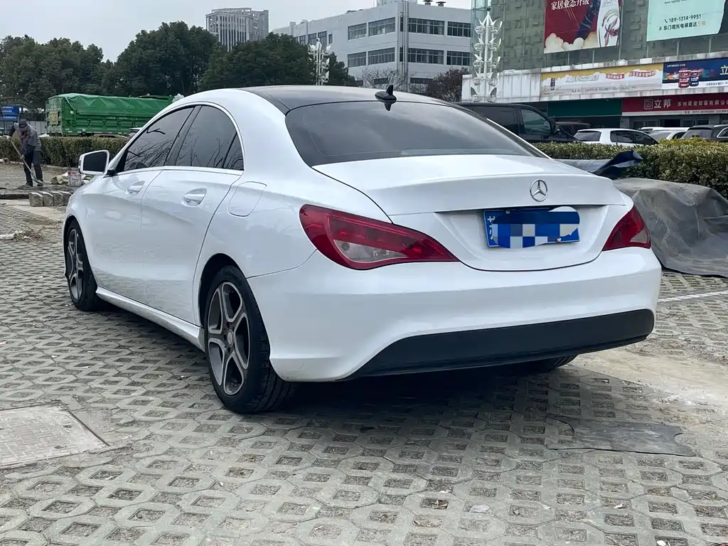 MERCEDES-BENZ CLA