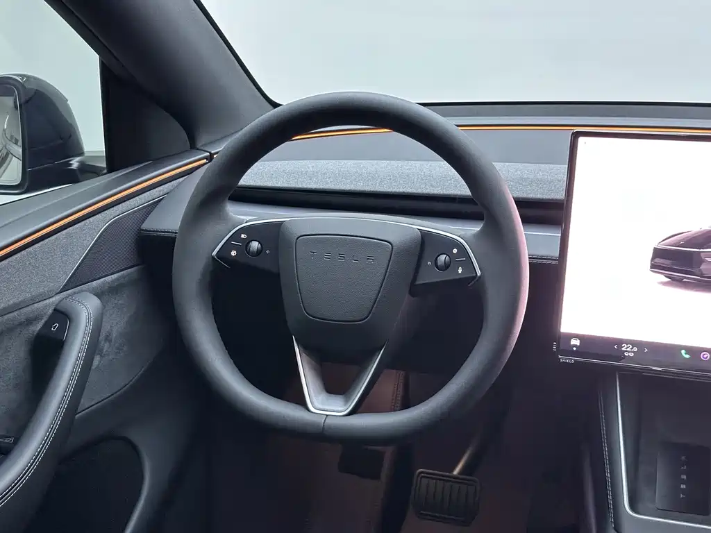Tesla Model Y L — миниатюра 18