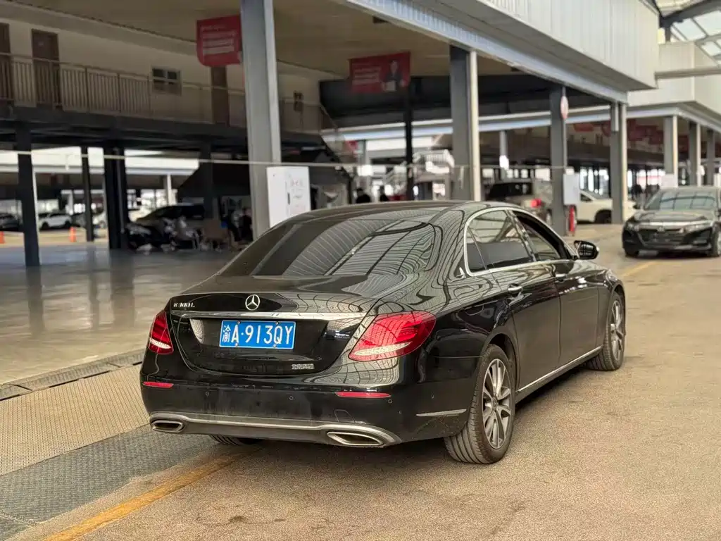 Mercedes-Benz E-Class — миниатюра 7