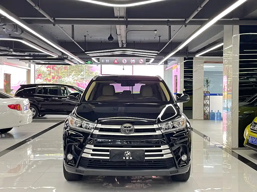 TOYOTA HIGHLANDER