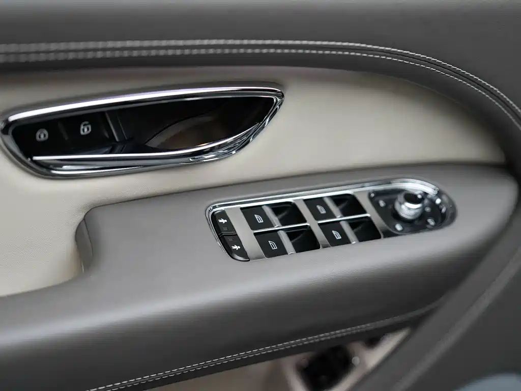 Bentley Bentayga 4.0T V8, фото 41