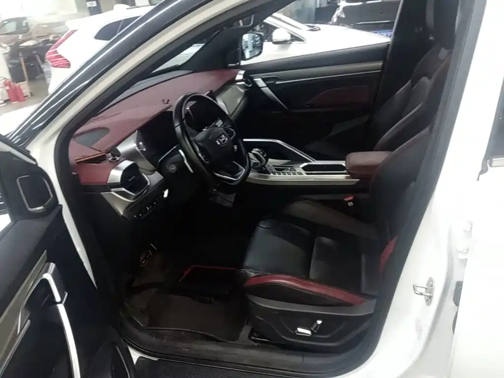 Geely Binyue — миниатюра 15