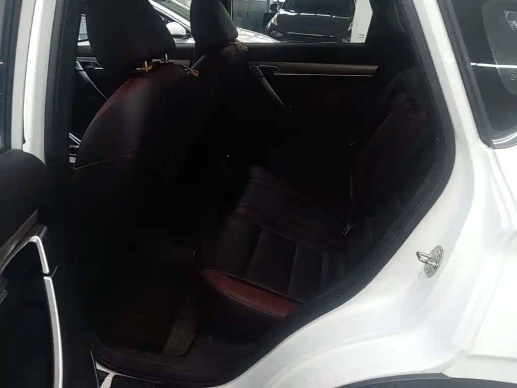 Geely Binyue — миниатюра 17