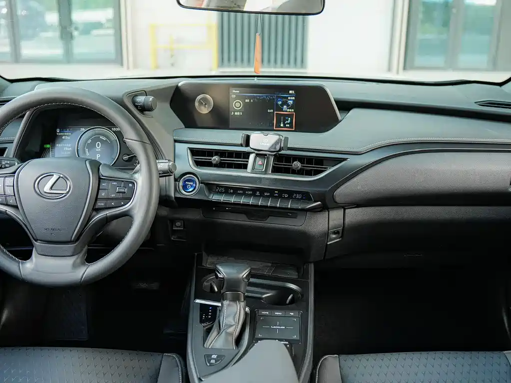 Lexus UX — миниатюра 16