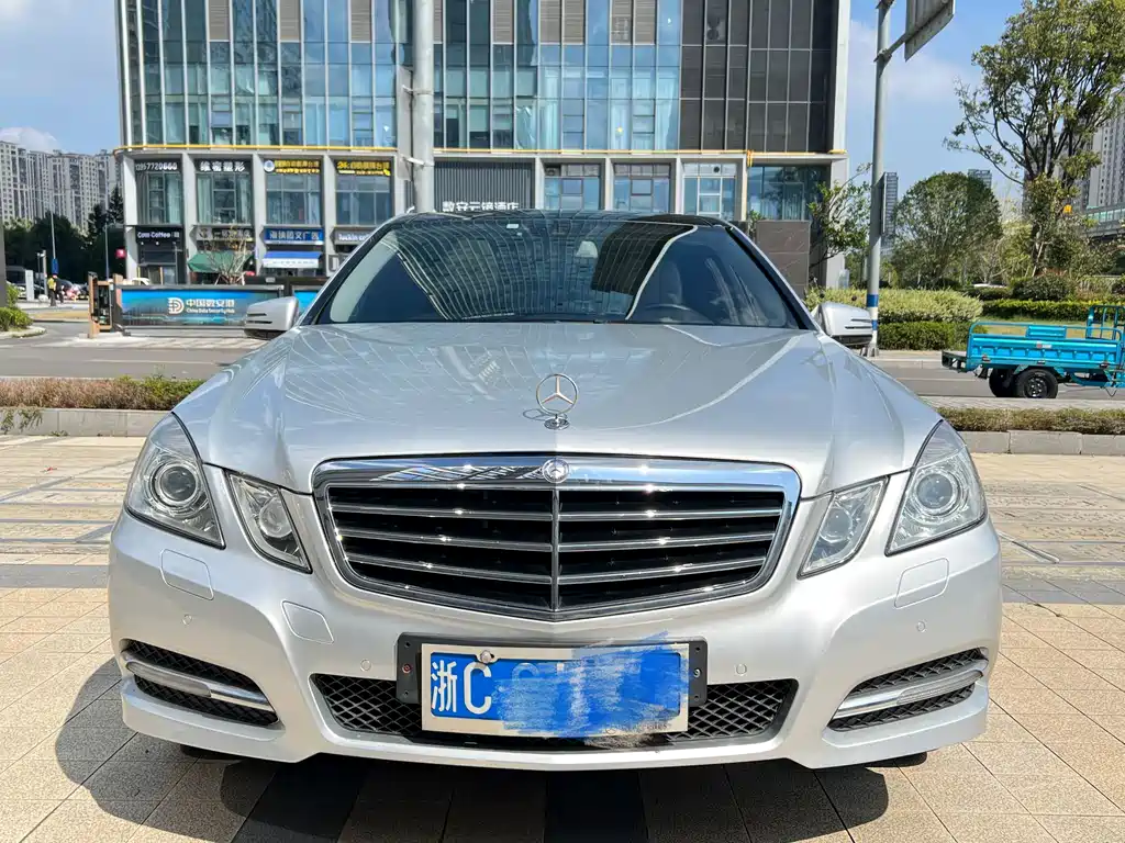 Mercedes-Benz E-Class — миниатюра 3