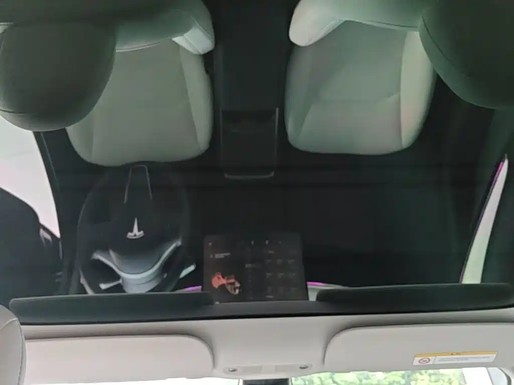 Tesla Model 3 — миниатюра 18