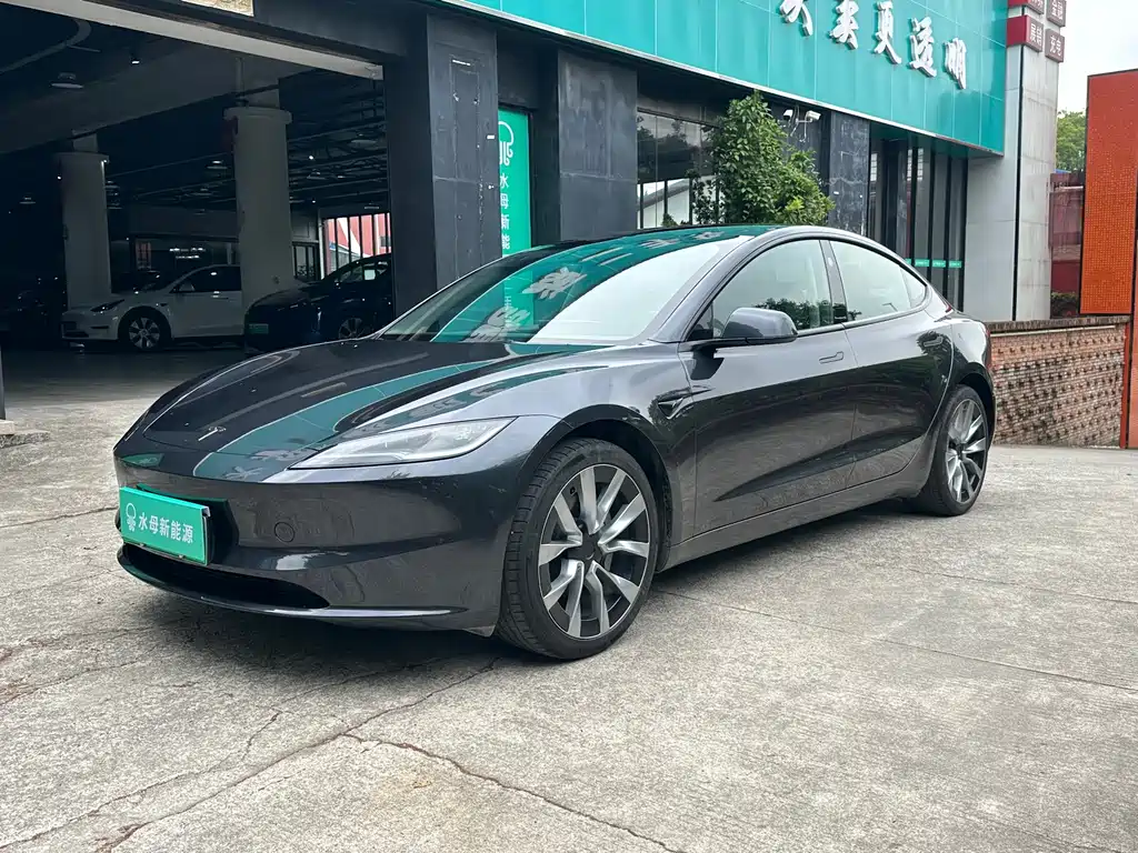 Tesla Model 3 2024