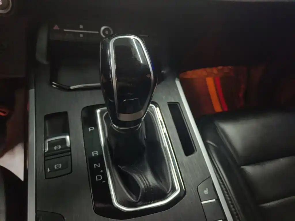 Wey Wey VV5 — миниатюра 14