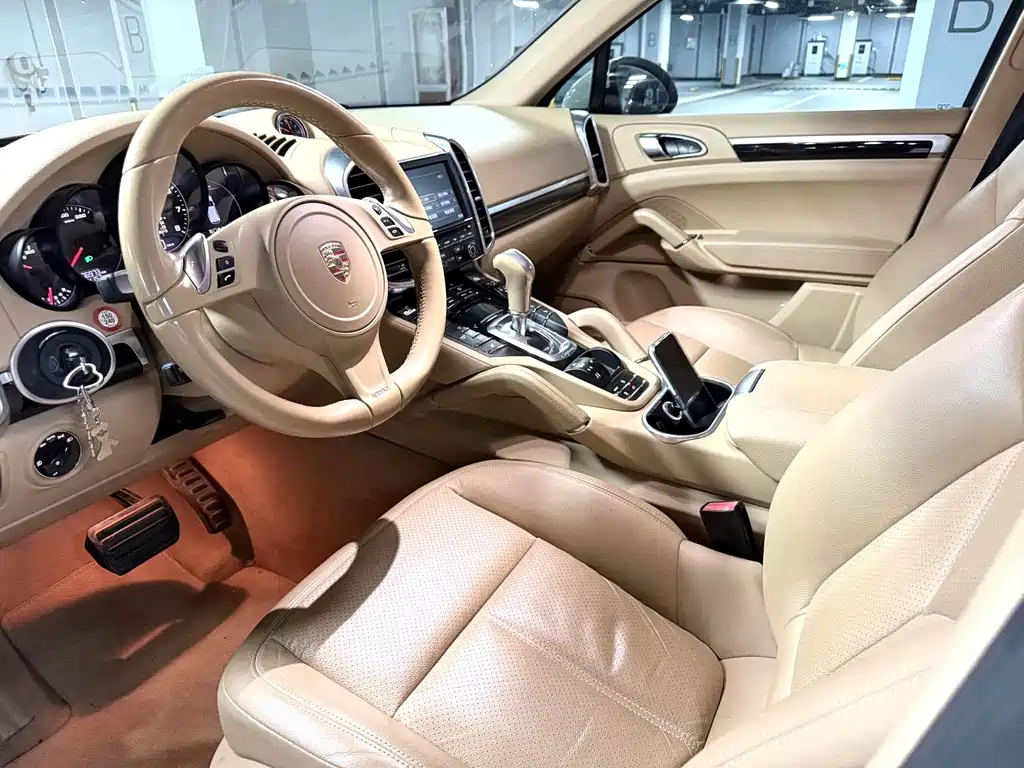Porsche Cayenne — миниатюра 5