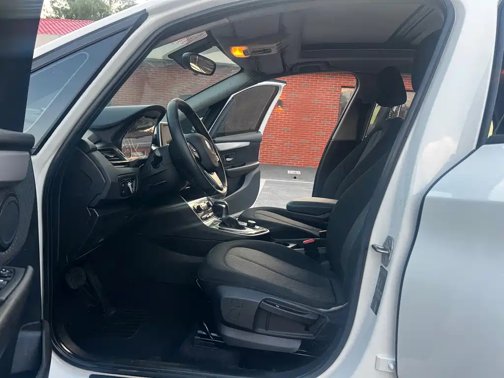 BMW 2 Series Active Tourer (Import) — миниатюра 9