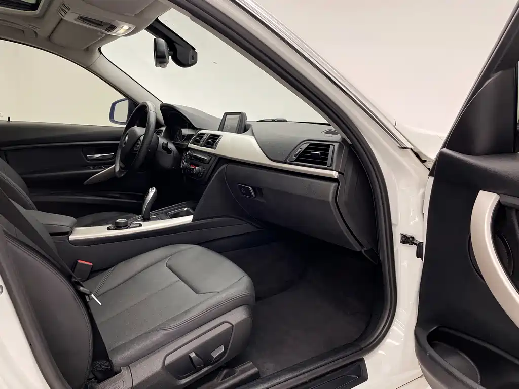 BMW 3 Series — миниатюра 17