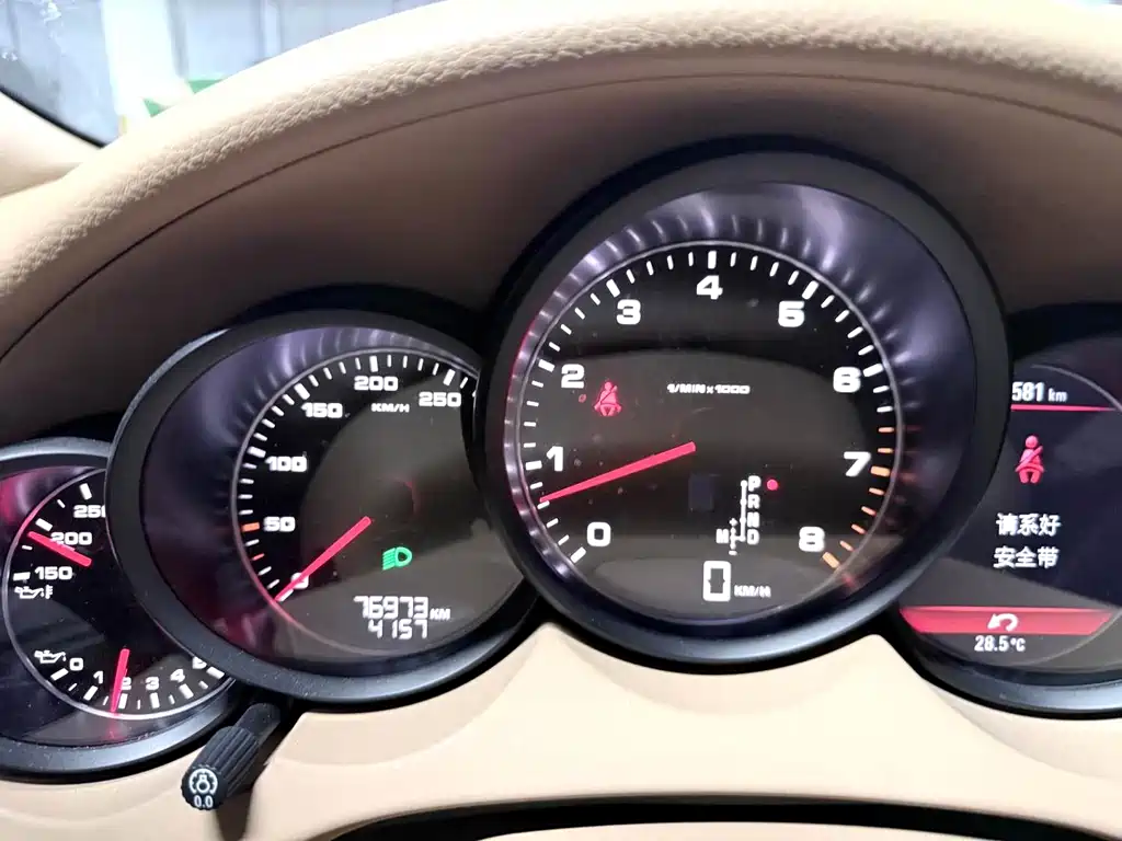 Porsche Cayenne — миниатюра 11