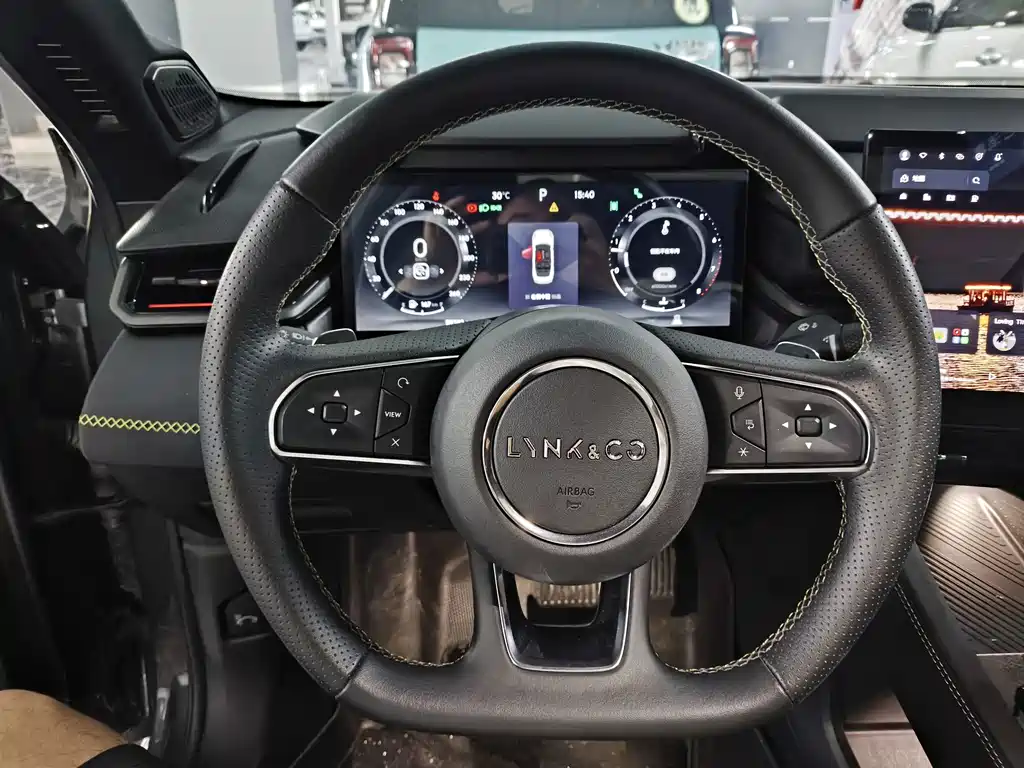 Lynk & Co 03 — миниатюра 5