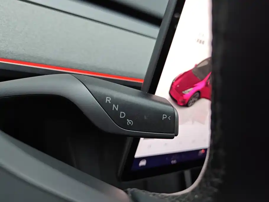 Tesla Model Y — миниатюра 16
