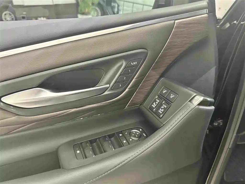 Toyota Vellfire 2024 2.5L Executive