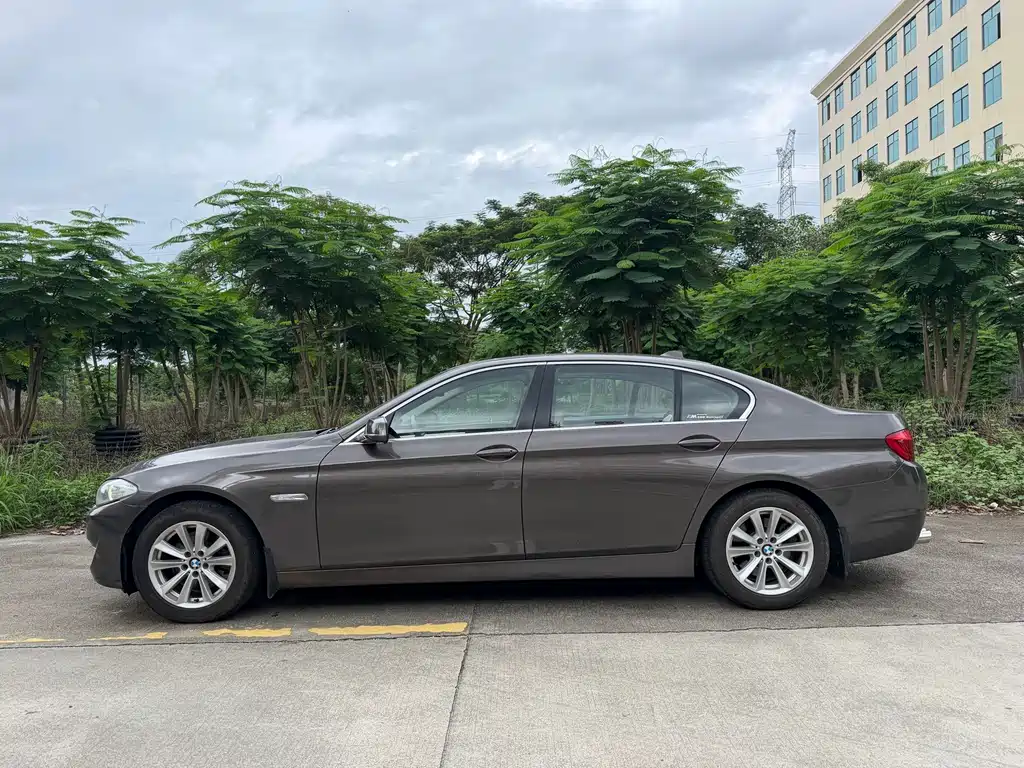 BMW 5 Series — миниатюра 4