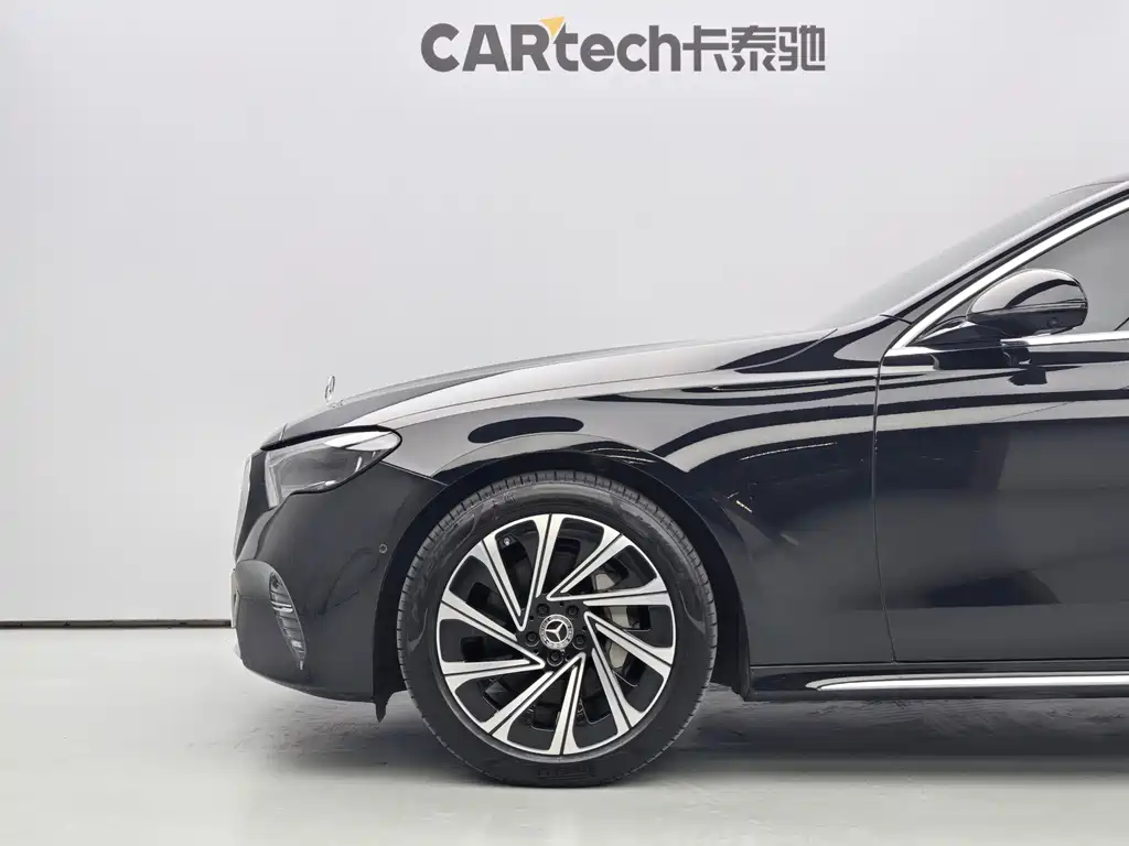 Mercedes-Benz E-Class — миниатюра 6