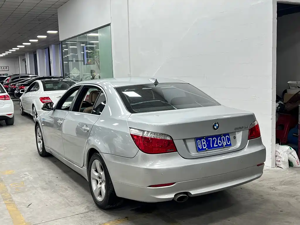 BMW 5 Series — миниатюра 4