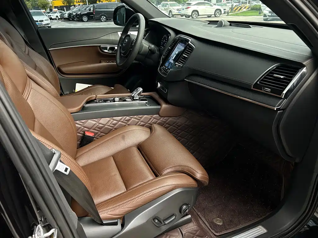 Volvo XC90 — миниатюра 26